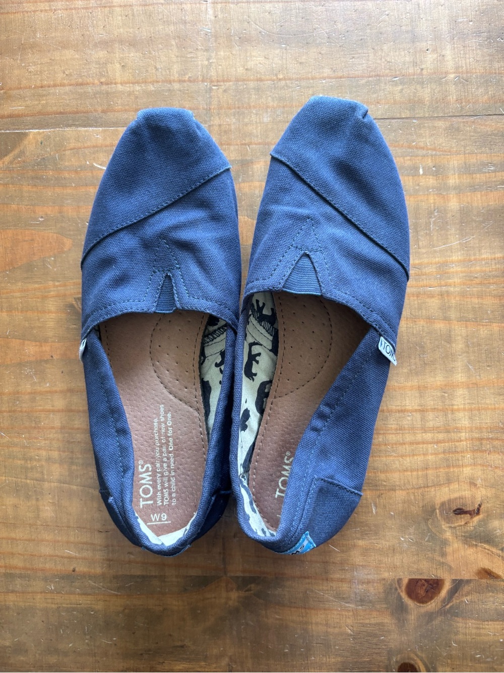 TOMS Womens Alpargata Navy Blue Canvas Slip On Loafers Shoes Size 9 Animal Print